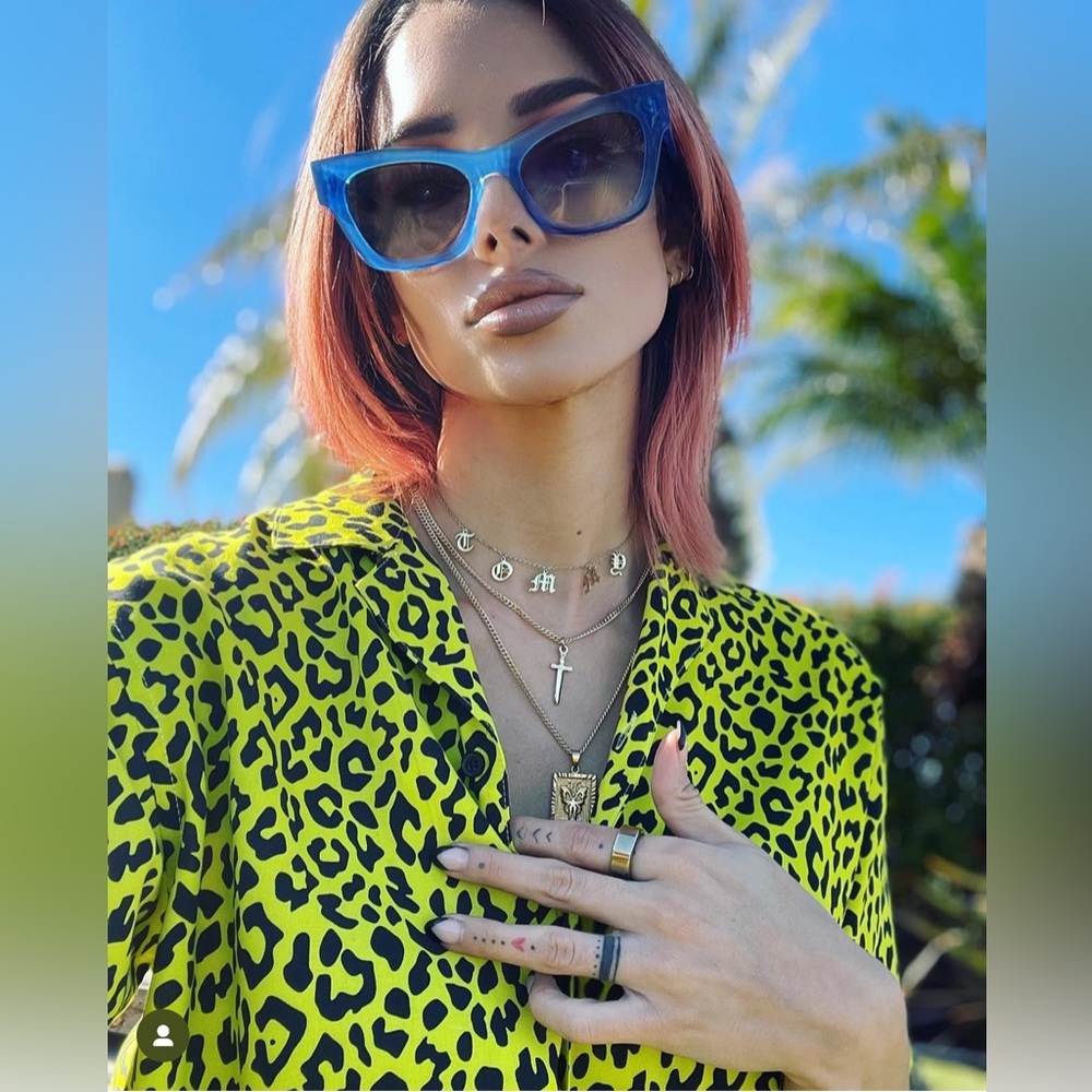 Petals & Peacocks neon leopard print shirt sz S